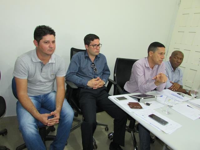NORONHA BUSCA SOLUÇÃO PARA AGENTES COMUNITÁRIOS DE SAÚDE