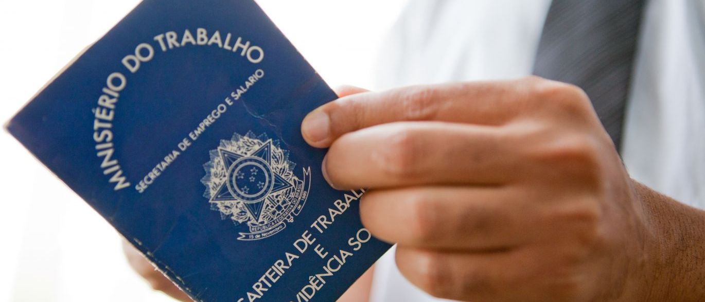NO SENADO: COMISSÃO REJEITA RELATÓRIO DA REFORMA TRABALHISTA POR 10 VOTOS A 9