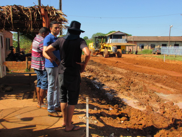 NORONHA VISITA OBRA ASFÁLTICA DE ALGUMAS AVENIDAS ATINGIDAS PELA ENCHENTE