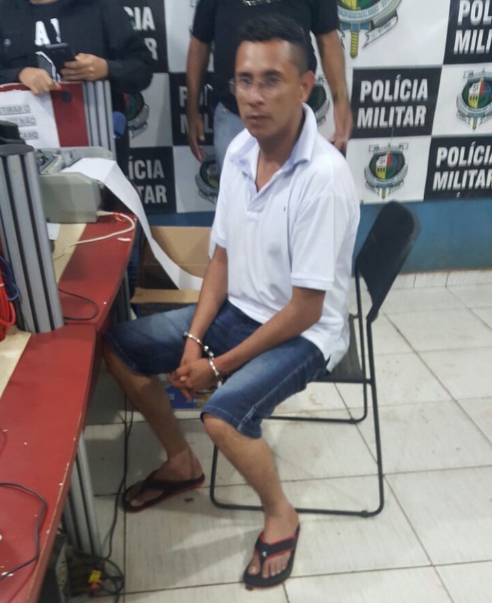 CAIU - Taxista que se exibia com revólver é preso no Orgulho do Madeira