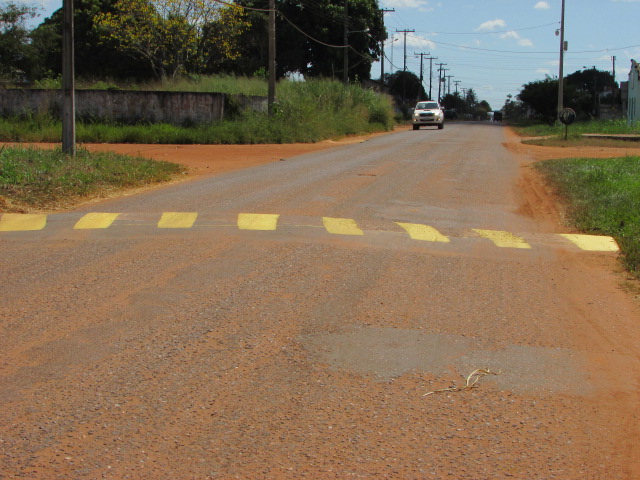 COMTRAN SINALIZA E RENOVA PINTURA DE REDUTORES DE VELOCIDADE