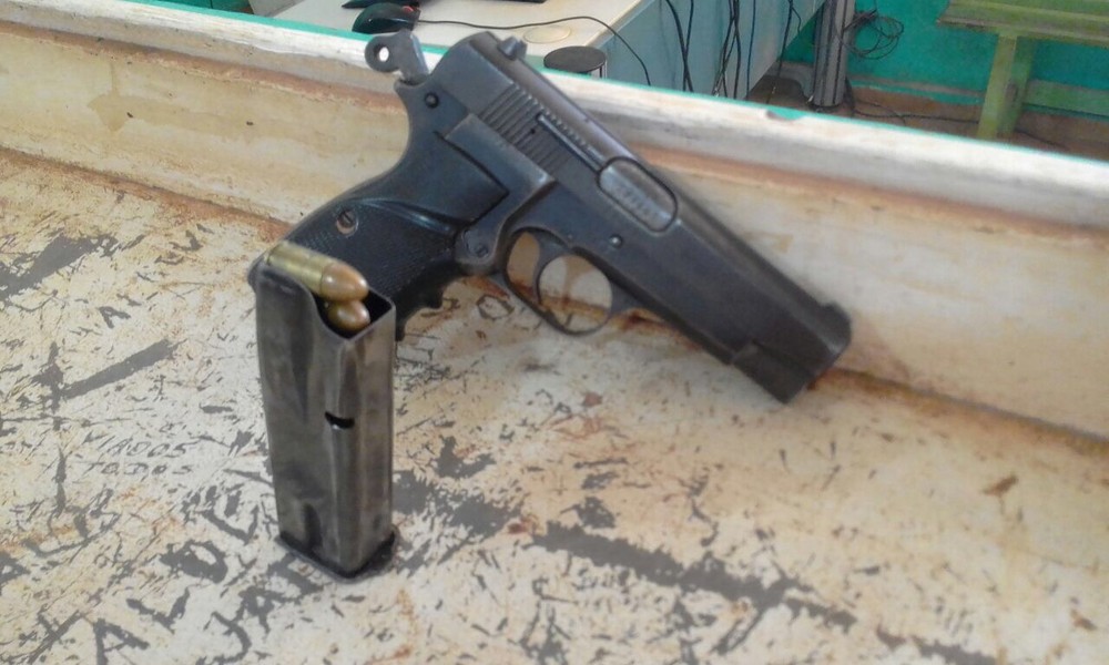 ADOLESCENTE É APREENDIDO DIRIGINDO CARRO E TRANSPORTANDO PISTOLA EM RO