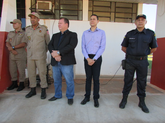 PREFEITO NORONHA PRESTIGIA ENTREGA DE EQUIPAMENTOS AO CORPO DE BOMBEIROS.