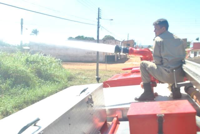 INCÊNDIO CAUSA PÂNICO EM MORADORES DE GUAJARÁ-MIRIM