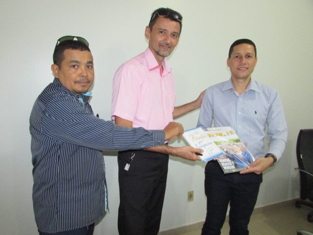 PREFEITO RECEBE CONVITE PARA PARTICIPAR DE CULTO COM LIDER ESTADUAL DA IGREJA DA GRAÇA.