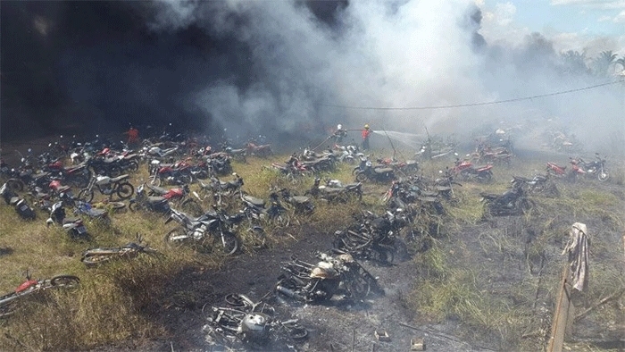 Incêndio em depósito da Sesdec destrói centenas de motos mais uma vez em Porto Velho