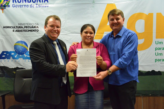 Dr. Neidson assina convênio para aquisição de caminhão que atenderá associação da Comara em Guajará-Mirim