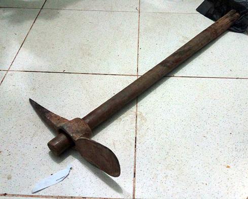 TENTATIVA DE HOMICÍDIO: HOMEM INVADE CASA COM PICARETA E TENTA MATAR CASAL
