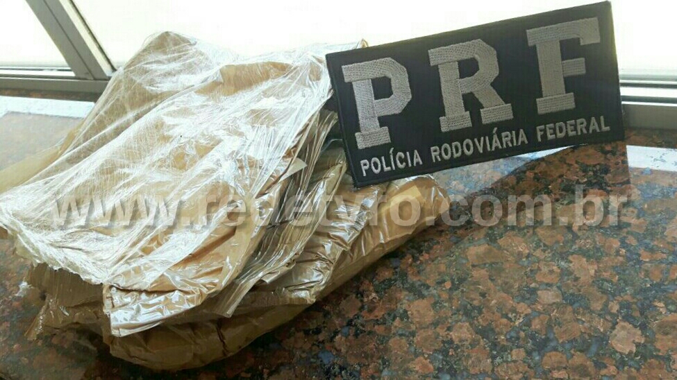 JOVEM É PRESO COM CERCA DE 4 KG DE COCAÍNA EM ÔNIBUS INTERESTADUAL