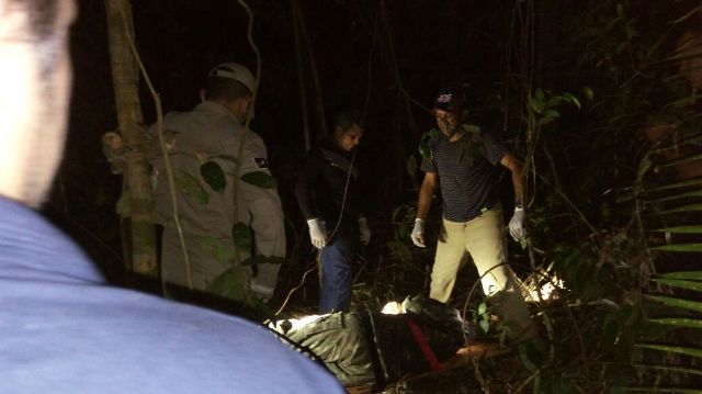 GUARNIÇÃO DO SARGENTO DIÓGENES COM UR DOS BOMBEIROS RESGATAM NA MATA CORPO DE JOVEM MORTO COM TIRO ACIDENTAL