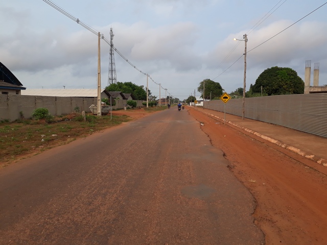 Motociclista é assaltado a reduzir velocidade em quebra molas atrás de Escola em Guajará-Mirim.