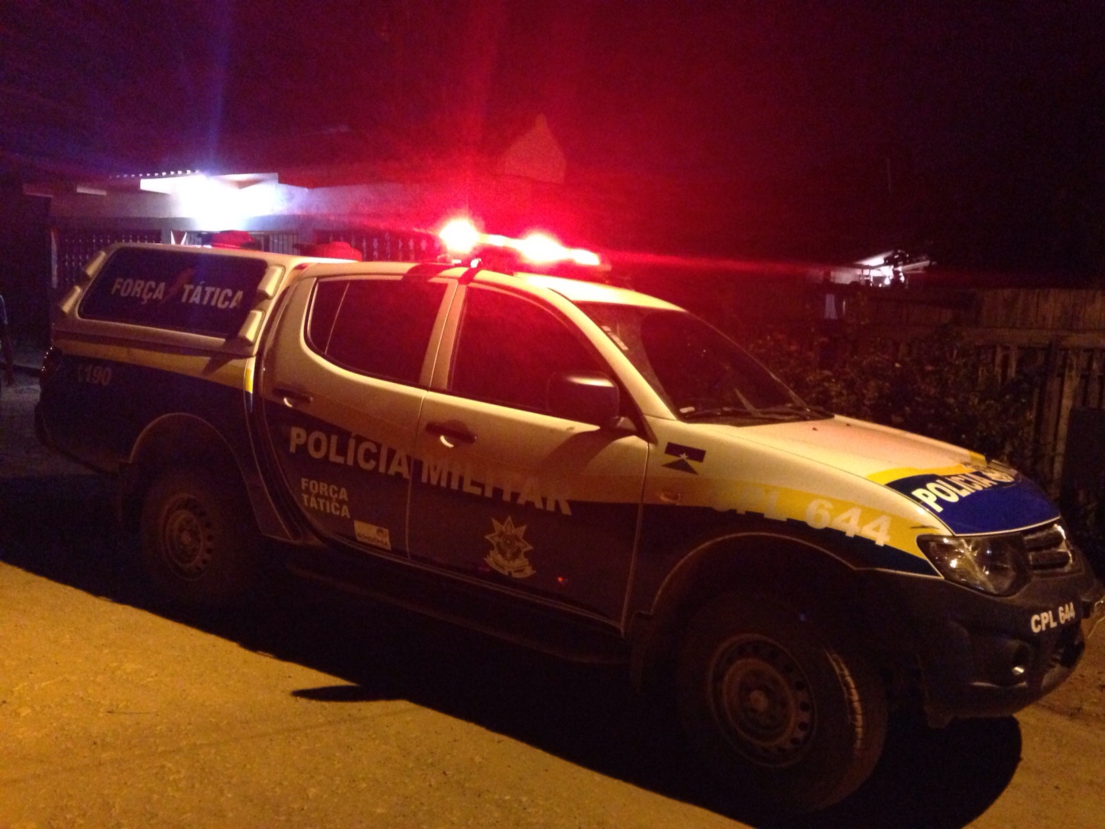 ADULTÉRIO: Mulher leva surra do marido ao flagrá-lo com outra em residência