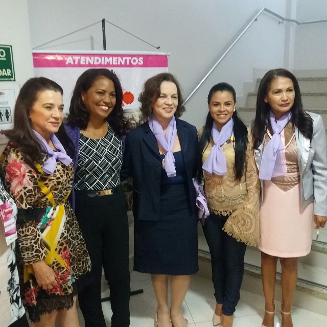 PRIMEIRA DAMA E SECRETÁRIA DA SEMTAS PARTICIPAM DO SEMINÁRIO ESTADUAL DE POLÍTICAS PÚBLICAS DE MULHERES