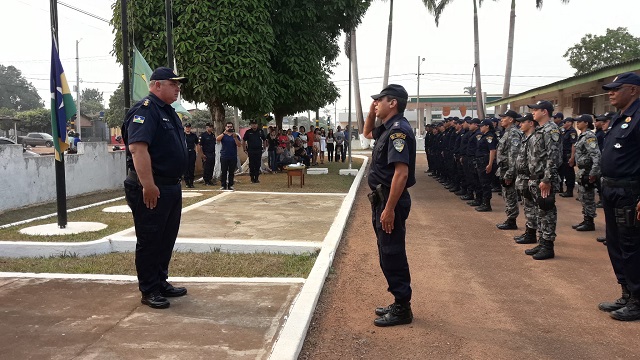 VICE PREFEITO PRESTIGIA FORMATURA DO DIA DO SOLDADO NO BATALHÃO DA POLÍCIA MILITAR