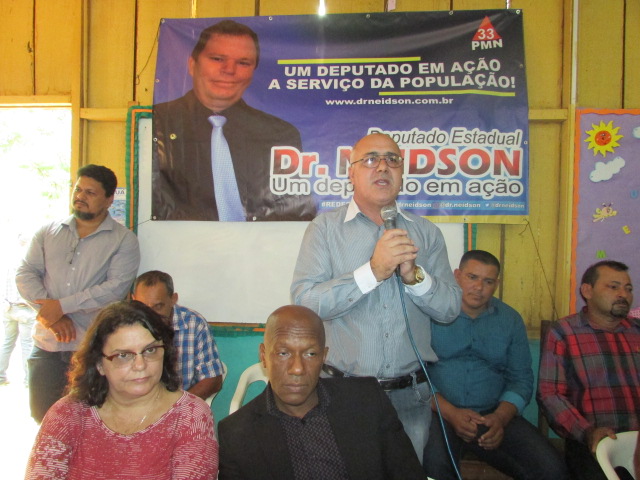 PASTOR JOÃO PRESTIGIA ENTREGA DE CAMINHÃO NA COMARA