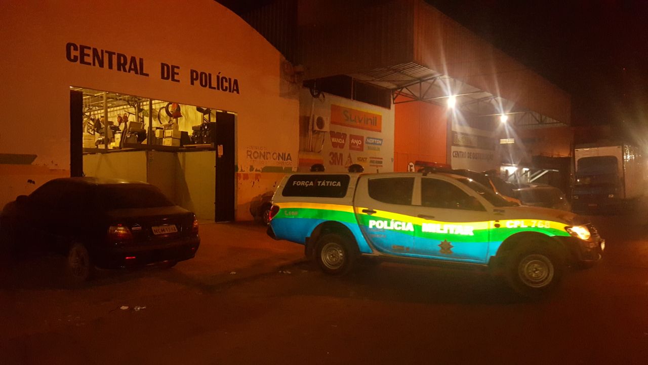 FÚRIA: Pai é preso por ameaçar matar filha a facadas