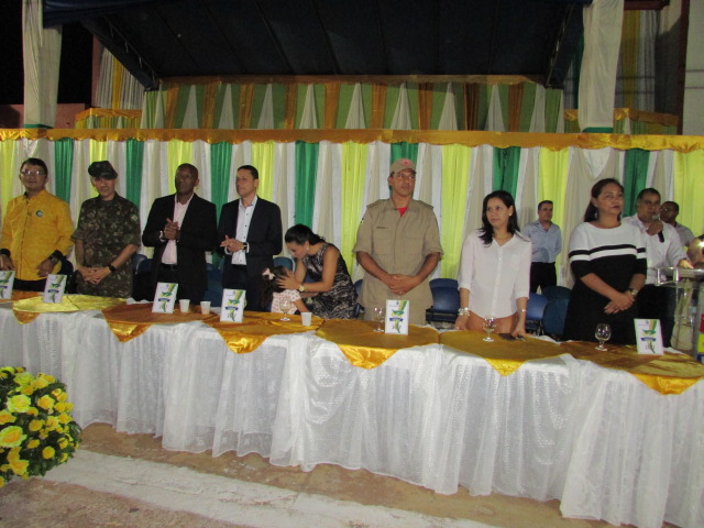 PRIMEIRO DIA DO DESFILE NA XV DE NOVEMBRO FOI UM SUCESSO