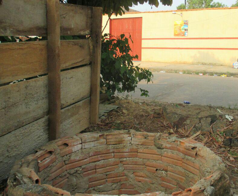 TRAGÉDIA: Acadêmico sai de festa para urinar em terreno baldio e morre ao cair em poço