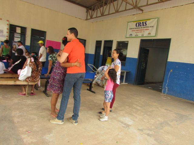 PREFEITO E PRIMEIRA DAMA PERCORREM TODOS OS PONTOS E POSTOS DE VACINAÇÃO NO DIA D