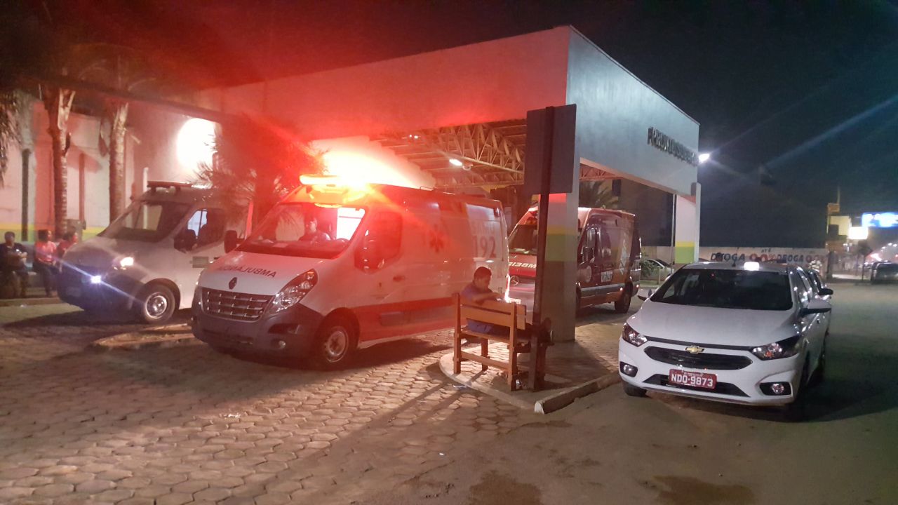 Mulher tenta matar atual do ex a golpes de gargalo de garrafa
