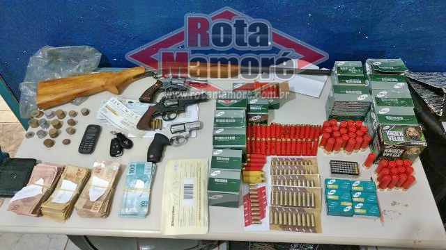 ARSENAL DE ARMA E MUNIÇÃO É ENCONTRADO, SETE PESSOAS VÃO PARAR NA DELEGACIA DE NOVA MAMORÉ.