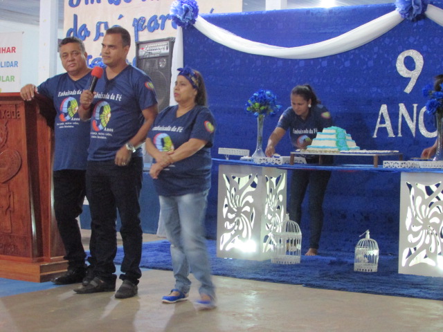 PREFEITO NORONHA E PRIMEIRA DAMA PRESTIGIAM 9 ANOS DA IGREJA EMBAIXADA DA FÉ