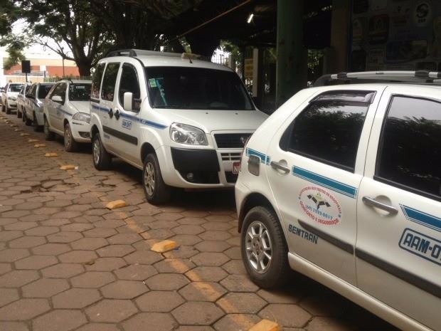 Taxistas de quatro estados protestam contra projeto do senador Gurgacz