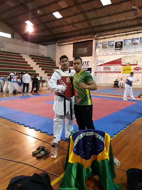 GUAJARAMIRENSE DISPUTA COMPETIÇÃO INTERNACIONAL DE TAEKWONDO E GANHA MEDALHA