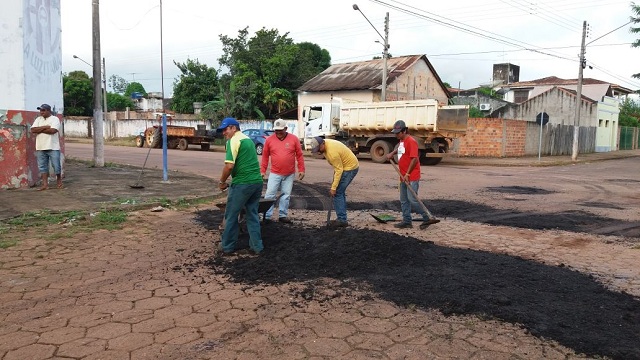 PREFEIITURA REALIZA OPERAÇÃO ‘TAPA BURACOS’ PARA MELHORAR RUAS DA CIDADE