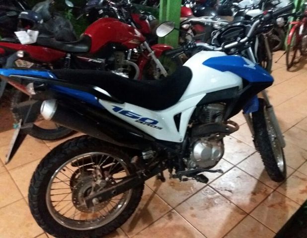 MINUTOS APÓS O ROUBO PM RECUPERA MOTOCICLETA E PRENDE ACUSADO