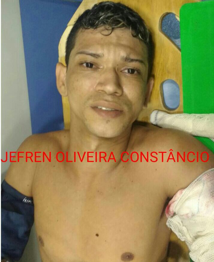 Trio em carro roubado foge da PM e um termina ferido