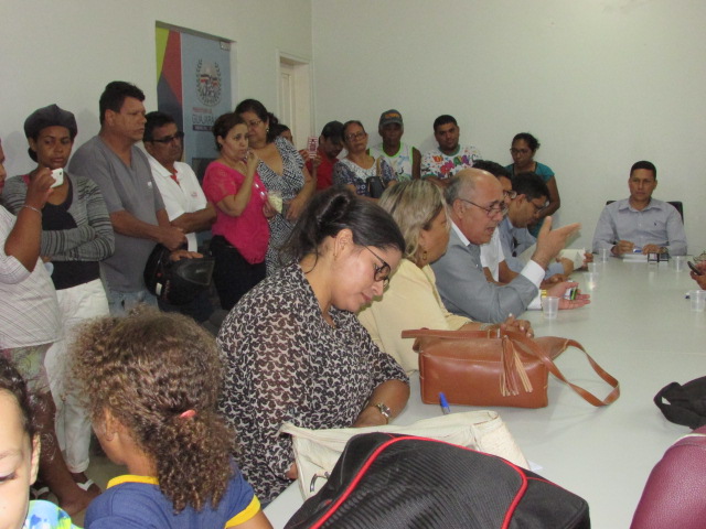 PREFEITO NORONHA DISCUTE SITUAÇÃO DA ESCOLA ALMIRANTE TAMANDARÉ COM CONSELHO MUNICIPAL DE EDUCAÇÃO, SINTERO, PAIS E ALUNOS.