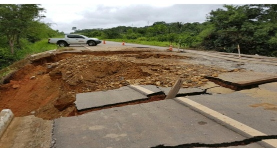 RISCO IMINENTE: Chuvas podem aumentar cratera na BR-425, afirma PRF