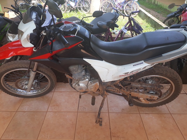 AÇÃO RÁPIDA: POLICIAIS RECUPERAM MOTO ROUBADA HORAS APÓS ASSALTO E DOIS SÃO PRESOS EM GUAJARÁ-MIRIM