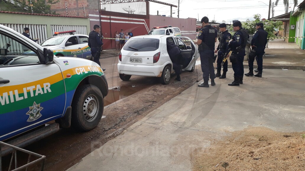 TRAGÉDIA: Após atirar em ex-mulher, homem comete suicídio dentro de carro
