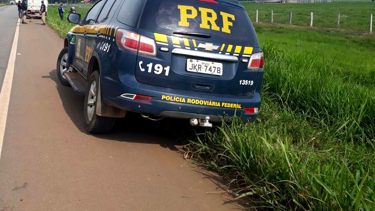 Motociclista morre atropelado por caminhão na BR-364
