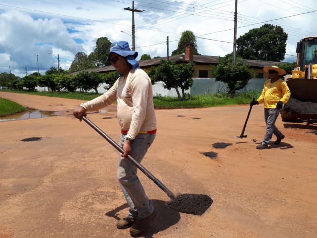 PREFEITURA TAPA BURACOS EM RUAS DO SÃO JOSÉ E SERRARIA