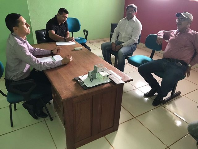 SECRETARIA DE OBRAS RECEBE APOIO DO VEREADOR AUGUSTINHO, E OUTROS VEREADORES.