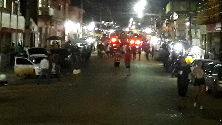 Homem é espancado ao invadir casa e tentar estuprar mulher na frente do marido