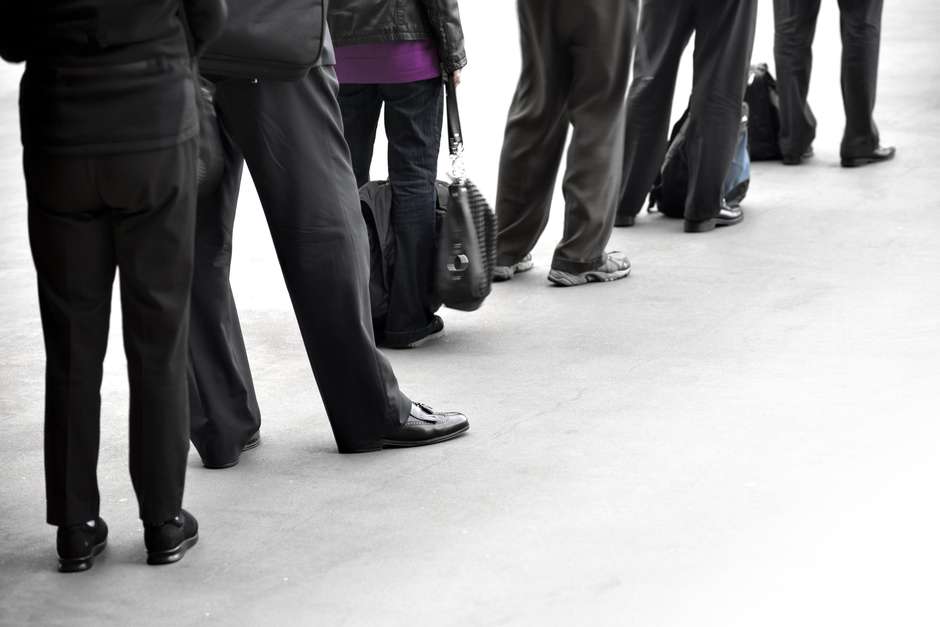 BANCO NÃO CUMPRE LEI E CLIENTES, IDOSOS E DEFICIENTES DEMORAM ALÉM DO TEMPO AGUARDANDO ATENDIMENTO.