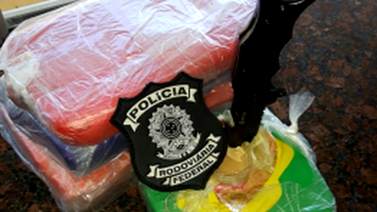 PRF apreende mais de 4 quilos de cocaína