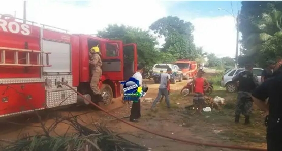 DESCONTROLADO: Alegando traição, homem joga álcool na esposa e ateia fogo