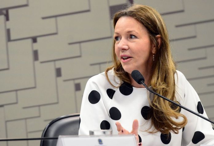 Parlamentares de RO se calam enquanto Vanessa Grazziotin denuncia venda de distribuidoras de energia por R$ 50 mil