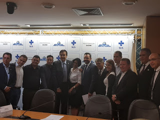 Dr. Neidson participa de reunião com médicos brasileiros formados no exterior