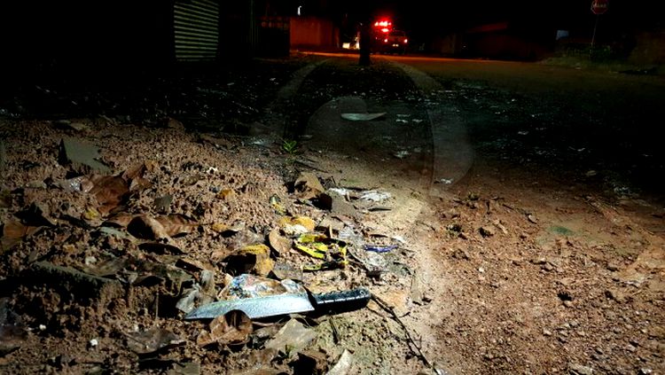 BÁRBARO: Homem é morto com mais de 30 facadas e decapitado; cabeça não foi encontrada