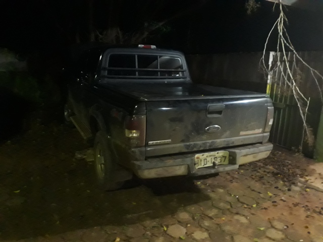 POLICIAIS APÓS TROCAREM TIROS COM BANDIDOS RECUPERAM VEÍCULO NA ZONA RURAL DE GUAJARÁ-MIRIM.