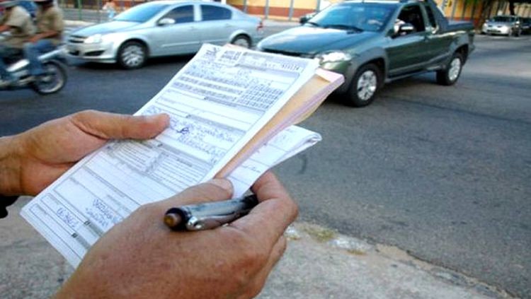 Projeto que destina multas de trânsito ao SUS avança em comissão do Senado