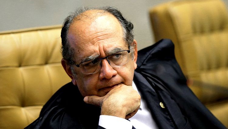 Sessão do STF é suspensa após ataques entre ministros Barroso e Gilmar Mendes