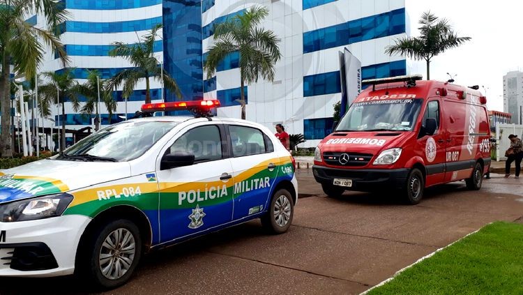 Servidores ficam presos em elevador no CPA; mulher é socorrida