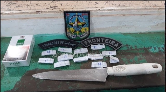 HOMEM É PRESO TRANSITANDO NO BAIRRO SANTA LUZIA COM 12 PAPELOTES DE DROGAS